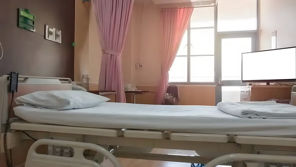一吻成魔：拽妃火辣辣