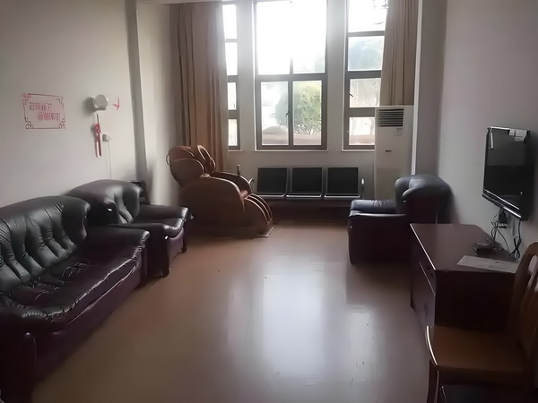 猪行世界之女生网青春校园